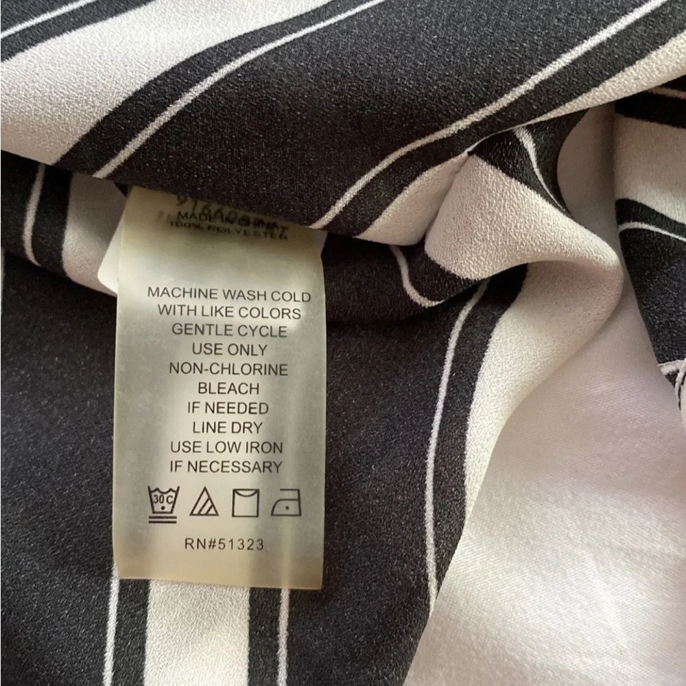 NWT Vince Camuto black& white striped Dolman flutter sleeve blouse sz small - Picture 5 of 6
